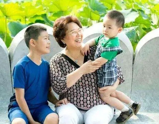 儿子在家庭成员中的称呼_俩儿子家庭日常_儿子家庭成员