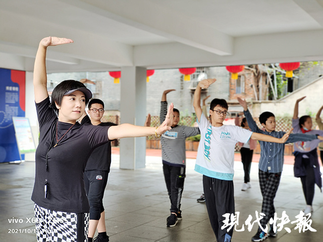 广播体操的运动_广播体操有哪些运动_广播体操体育运动